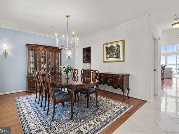 5th image of 465 Edgewater Rd