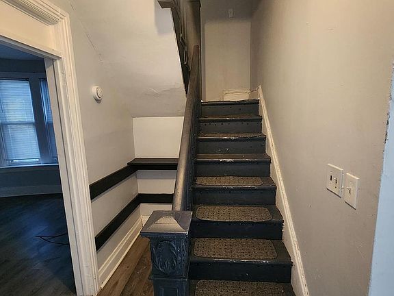 4th image of 86 N 18th St