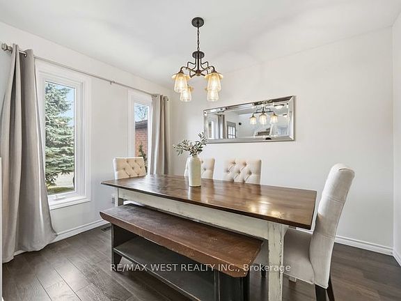 5th image of 67 Woodstone Pl
