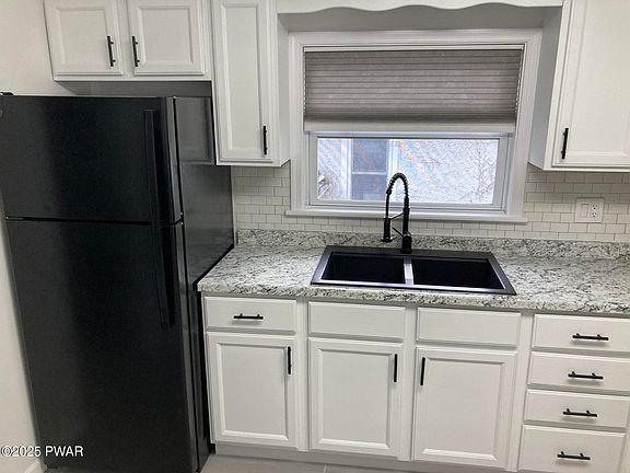 3rd image of 127 N Lincoln Ave #2