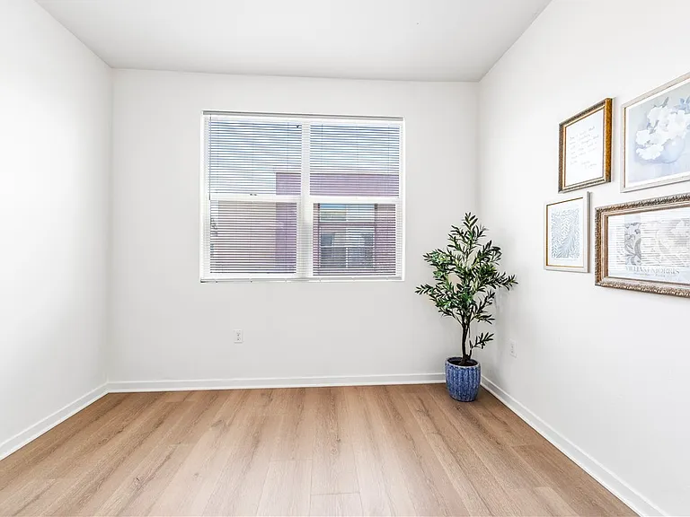 664 Colorado Cir — Photo 27