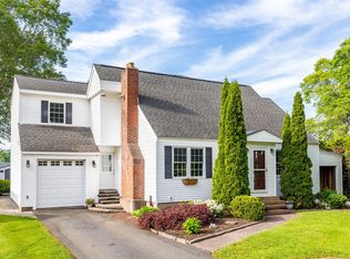 13 Edgewood St, Cromwell, CT 06416