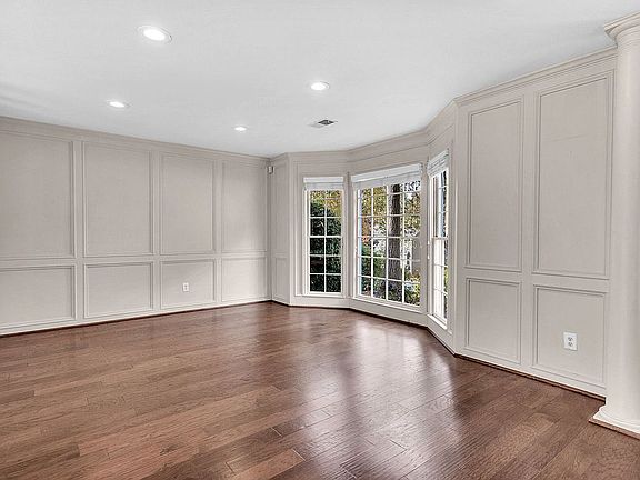 4th image of 1088 Princeton Walk NE