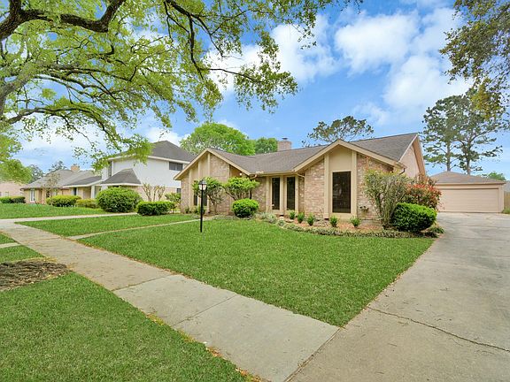 2nd image of 2818 Colonial Dr