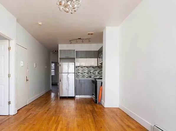 802 Evergreen Avenue image 1 of 6