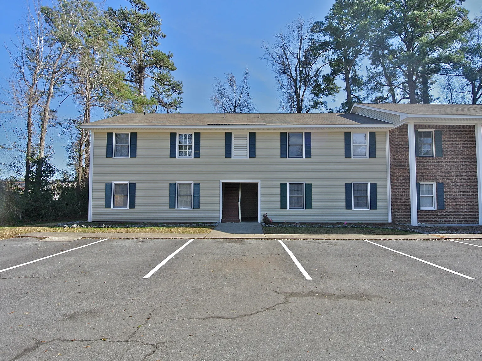 2 bed, 1.0 bath, $950 — Photo 1