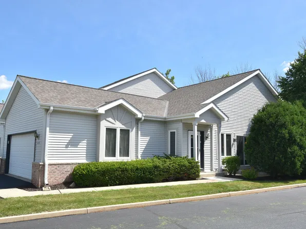 4698 S Forest Point Blvd, New Berlin, WI 53151