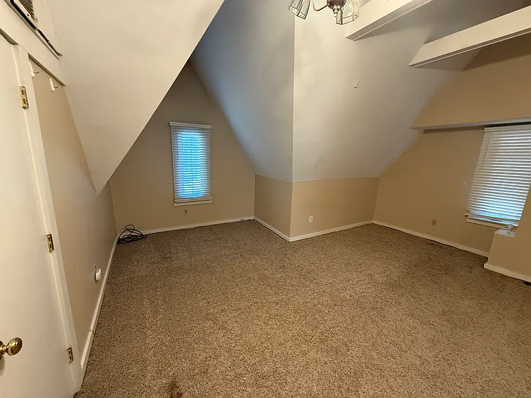 2629 E Broad St — Photo 23