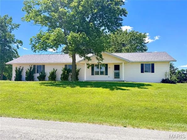 180 E Woodard St, Leonard, MO 63451