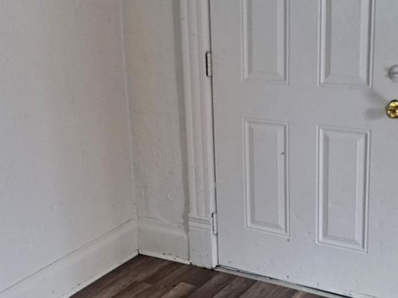 5th image of 827 Woodlawn Ave
