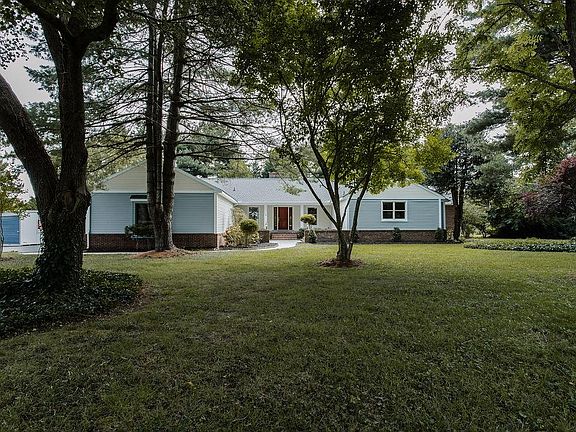 2nd image of 19 Dogwood Dr