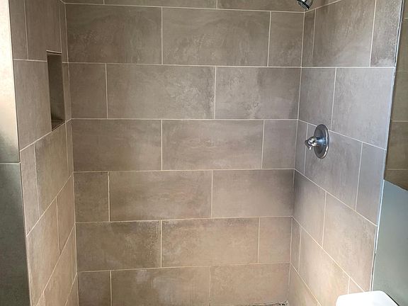 4th image of 11122 Batavia Cir