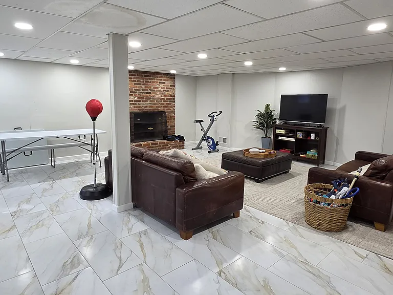 6004 Highboro Dr — Photo 22