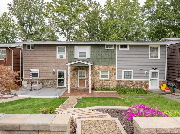 742 S Shore Trl, Central City, PA 15926