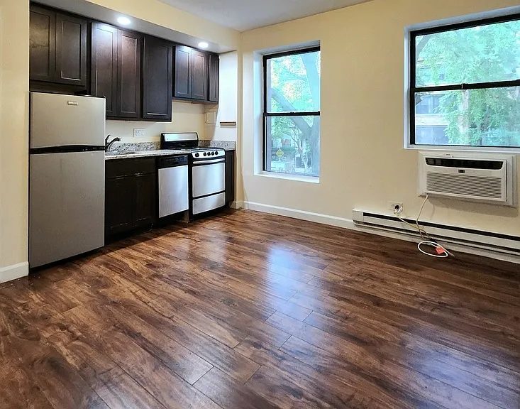 1430 N Dearborn Pkwy — Photo 90