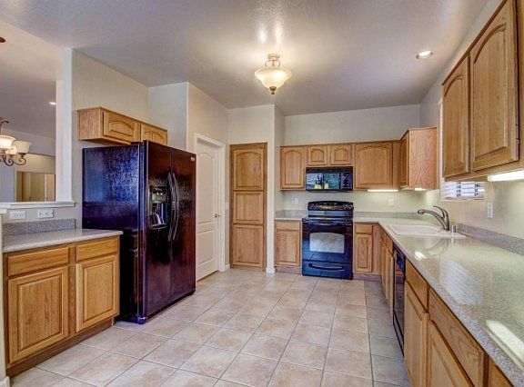 4th image of 4821 E Bluefield Ave