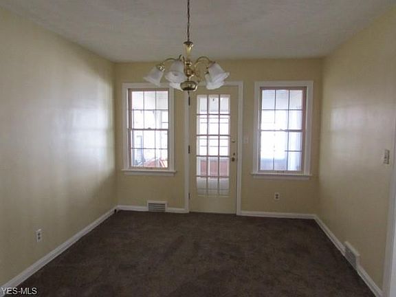 5th image of 2523 Wyandotte Ave