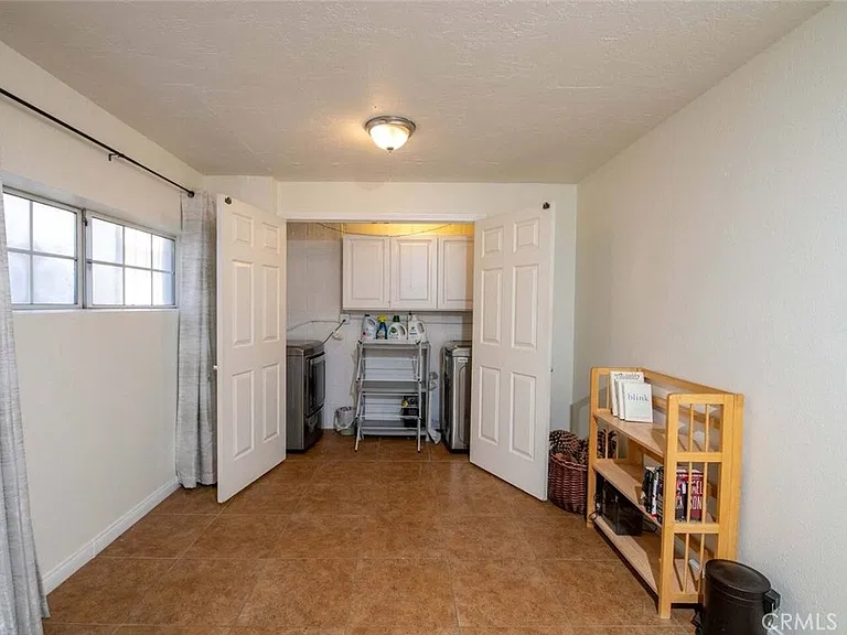 7310 Balboa Blvd #F — Photo 45