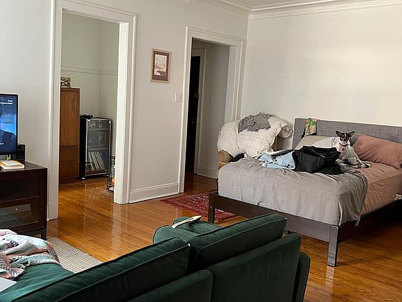 3rd image of 1154 W Lunt Ave #205
