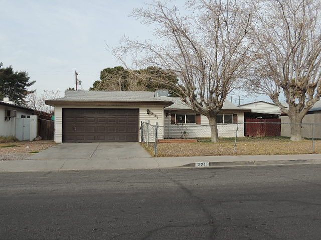 1st image of 221 Prince Ln