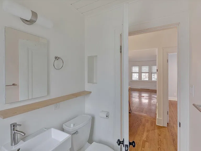 271 E Woodland St — Photo 17