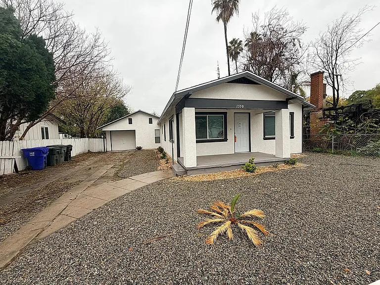 1550 N Pershing Ave — Photo 8
