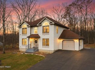 135 Timber Hill Rd, Henryville, PA 18332