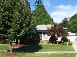 1050 Chippewa St, Mount Clemens, MI 48043