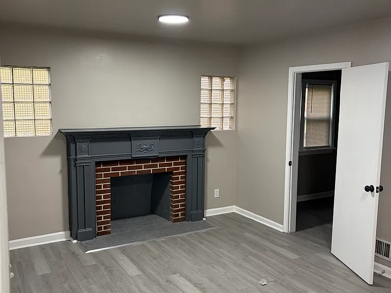 235 E 20th Ave — Photo 3