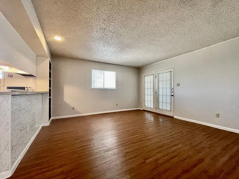 LBJ Apartments — Photo 20