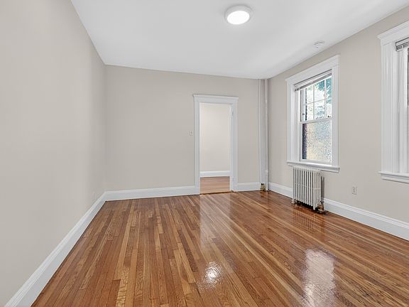 4th image of 28 Langdon St APT 10