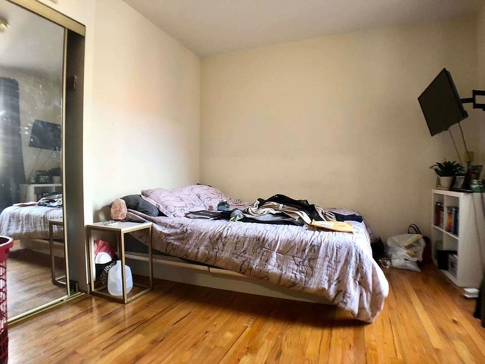 2nd image of 210 Dahill Rd #D5