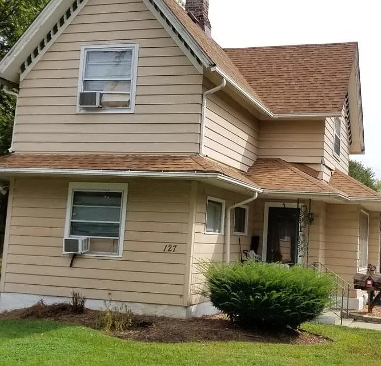 127 College St