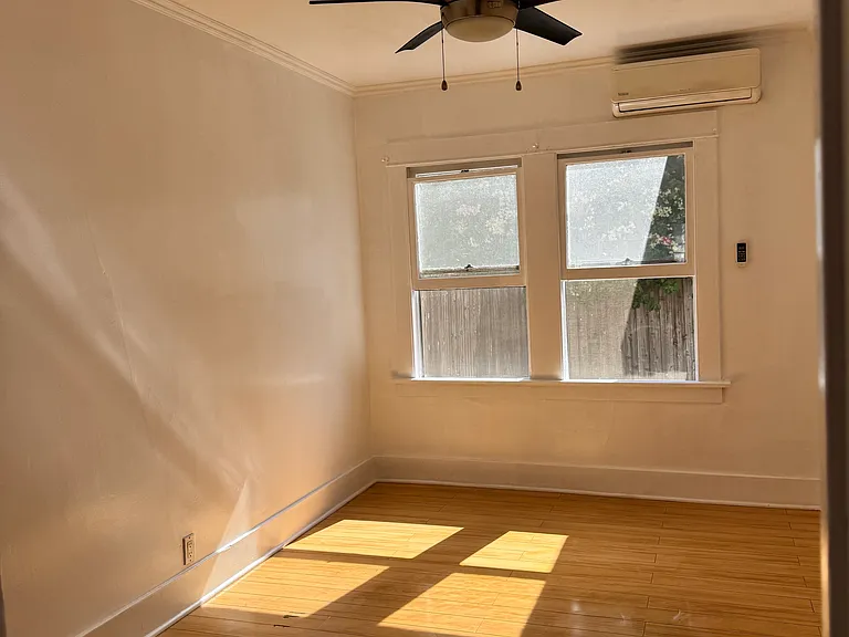 1340 Tamarind Ave — Photo 16