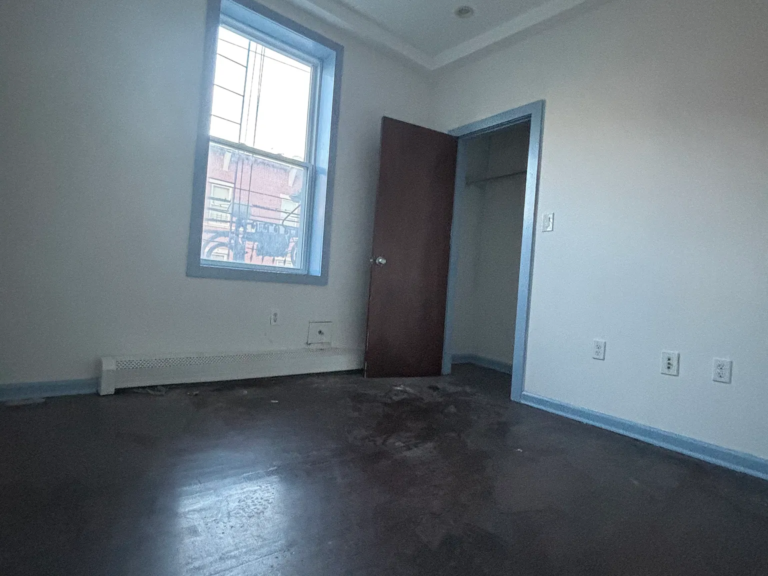 3 bed, 950 sqft, $2,000 — Photo 4