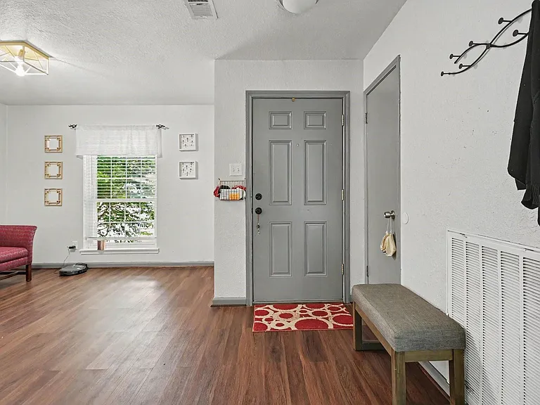 423 Merriweather St — Photo 4