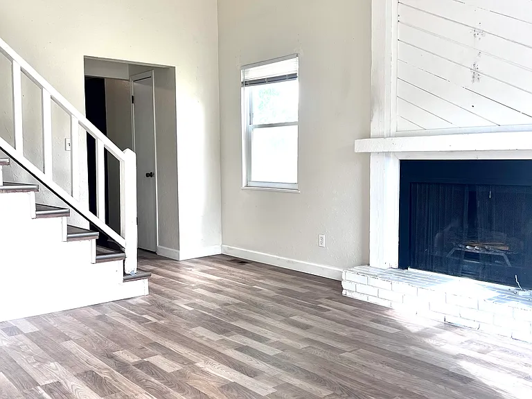 1807 Andrea Dr — Photo 5