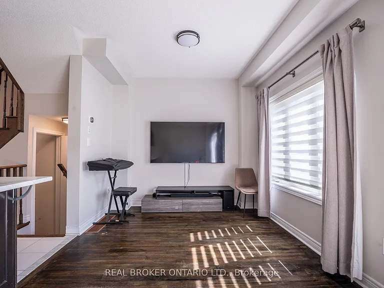 63 Forsyth Cres — Photo 8