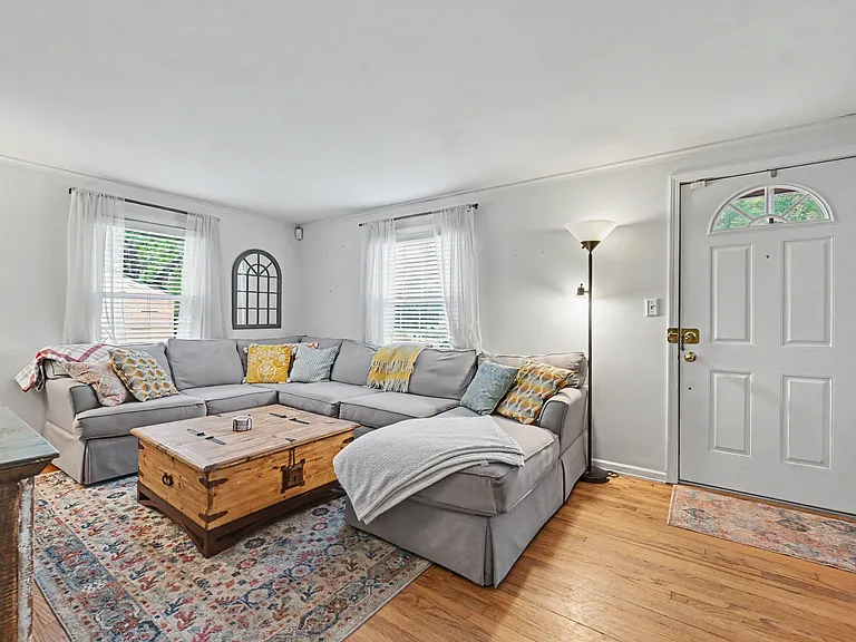 7921 Madison Ave — Photo 4