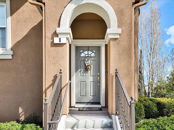 3rd image of 3445 Vittoria Pl Unit 8