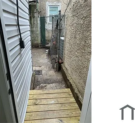 1924 N Mutter St — Photo 9