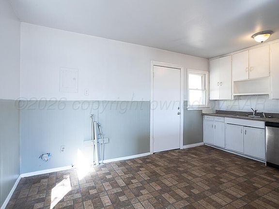 4th image of 4422 S Ong St