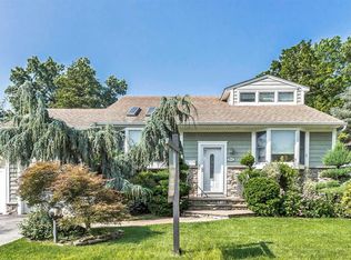 954 Madison Pl, Merrick, NY 11566