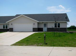 416 Beachcomber Dr #1, Lake Park, IA 51347