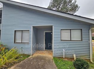 8577 Pineview Ln, Jonesboro, GA 30238