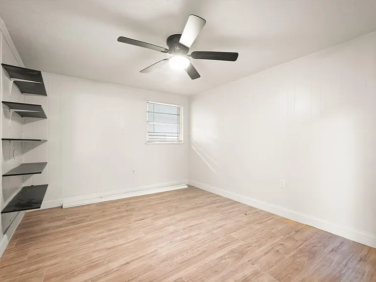 7903 New Kings Rd — Photo 15