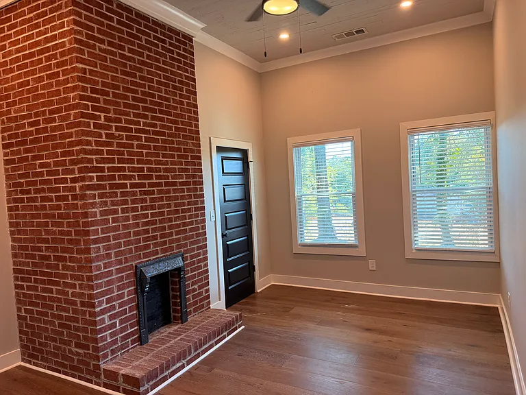 557 Garner St — Photo 12