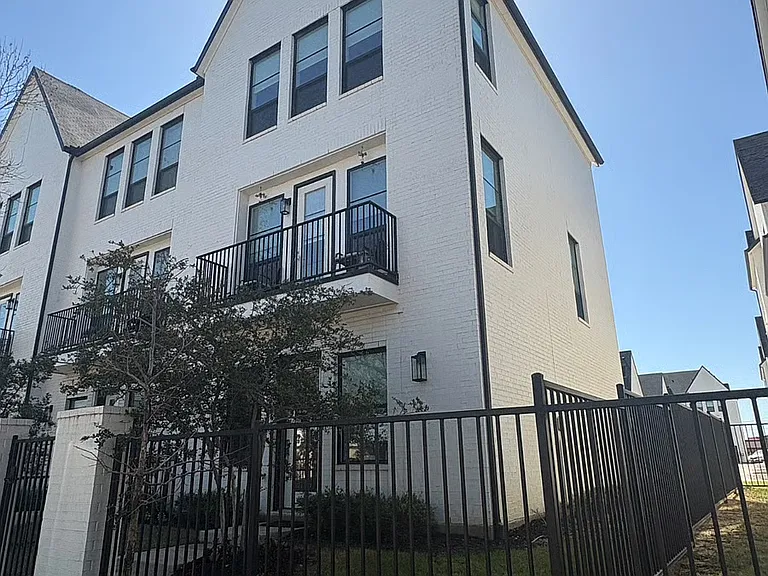 708 W Main St — Photo 16