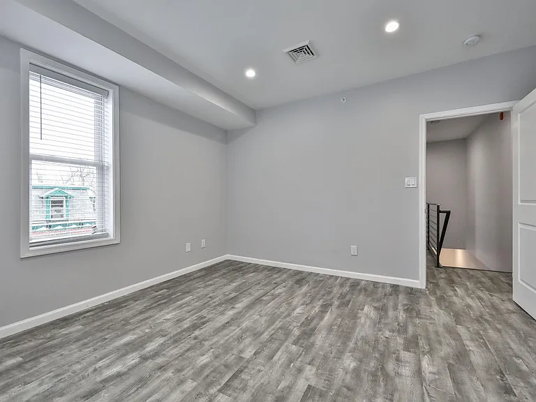 400 W Penn St #2 — Photo 20