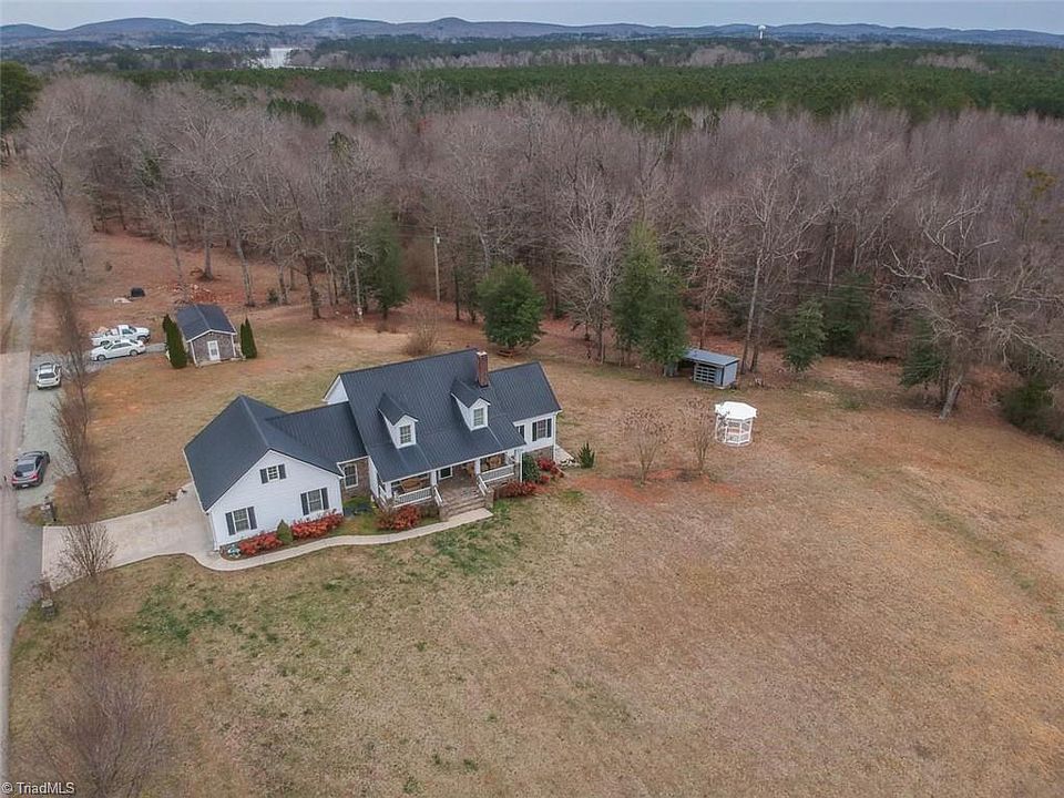 2nd image of 473 Uwharrie Point Pkwy